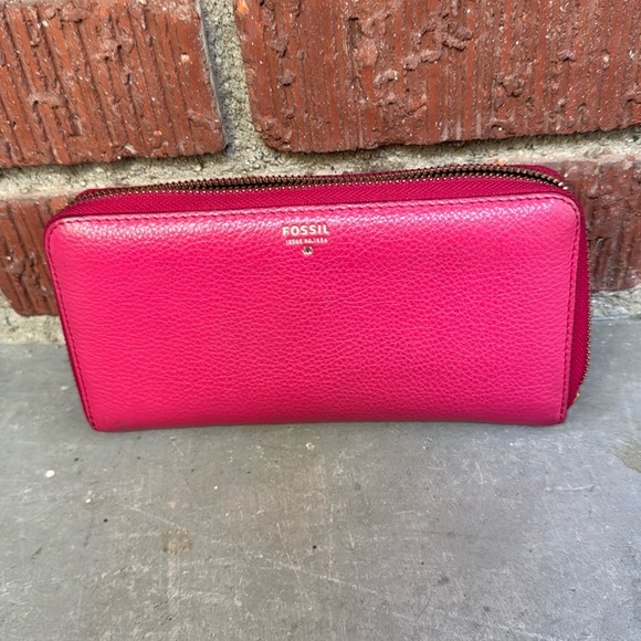 Fossil Zip Around Wallet - Picture 1 of 6